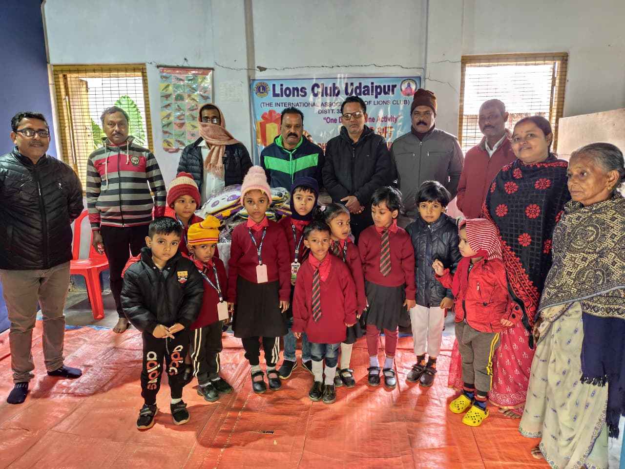 ইংরেজি নববর্ষের আগাম উপহার প্রদান