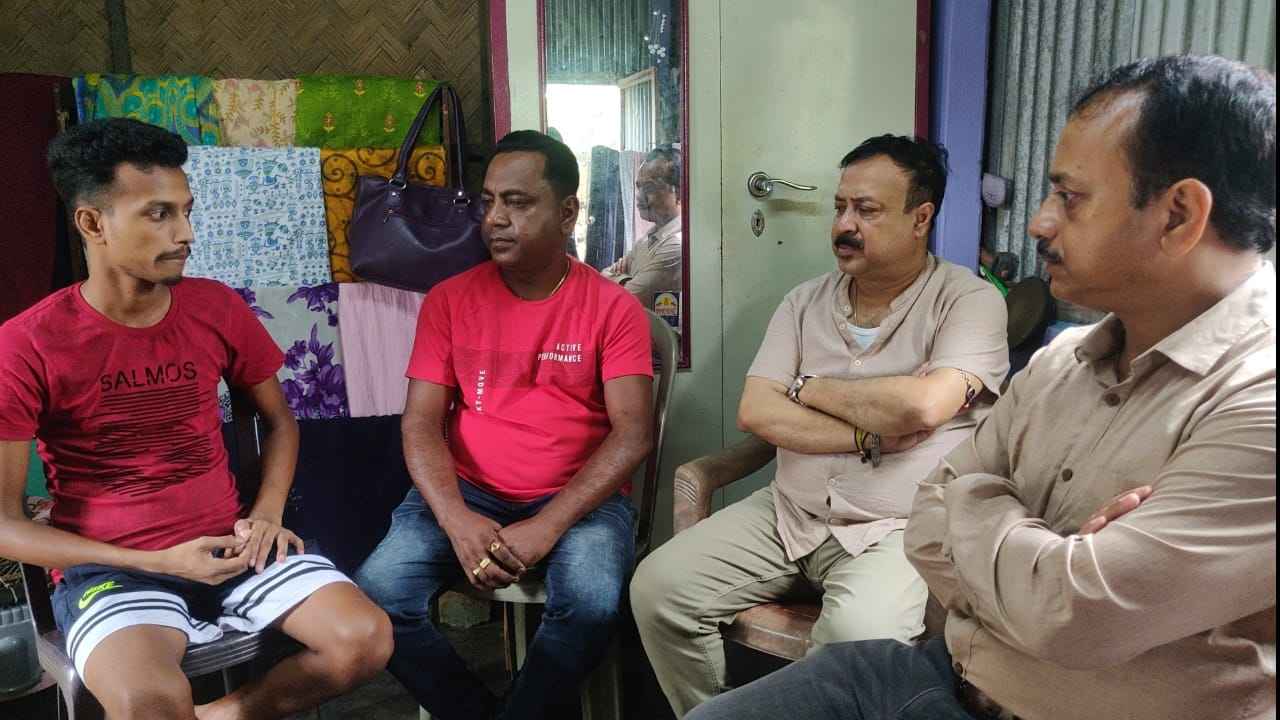 অসুস্থ সংবাদ কর্মীর পাশে দাঁড়ালেন জালাল মিয়া