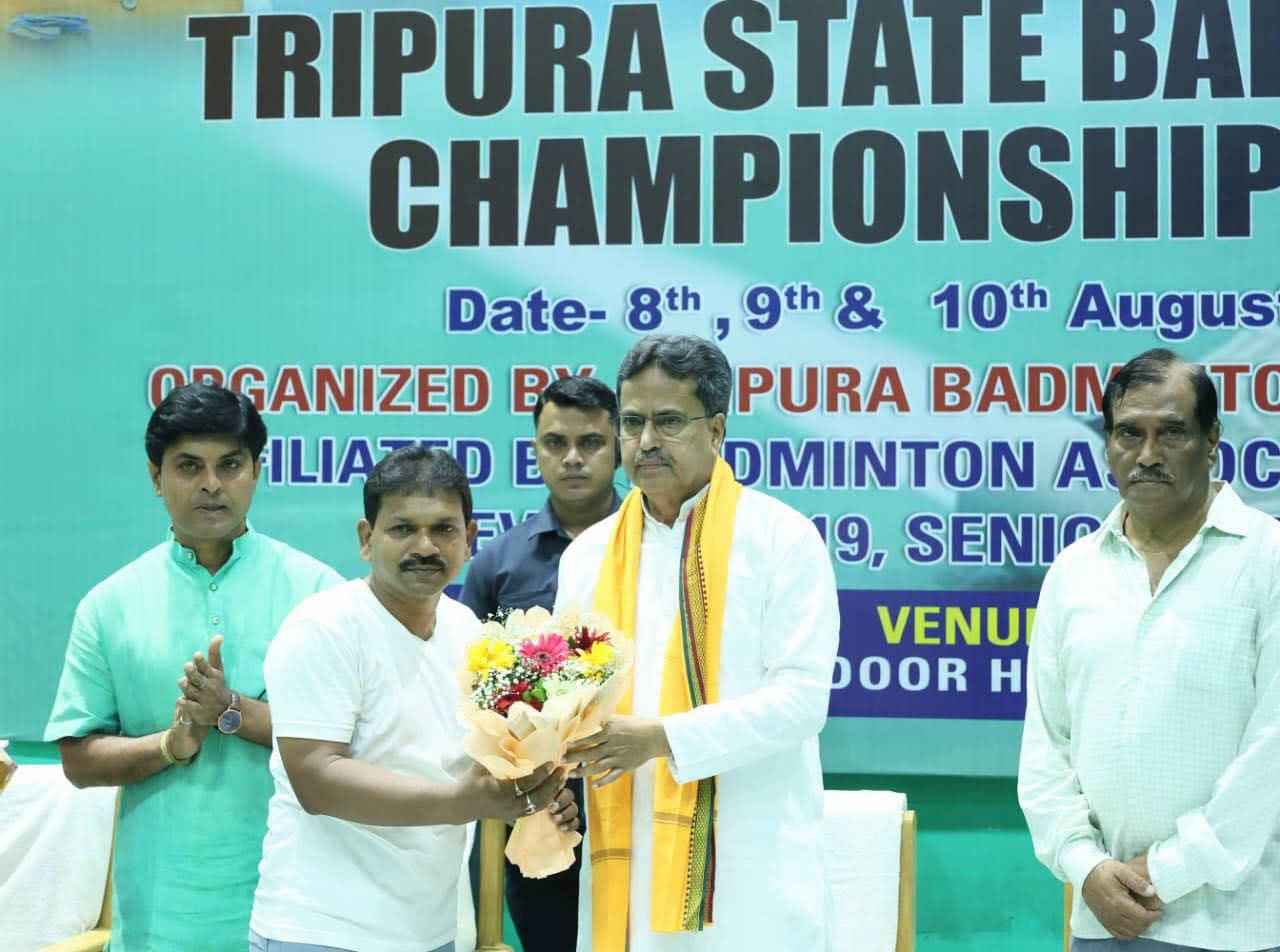 ব্যাডমিন্টন প্রতিযোগিতার উদ্বোধন করে মুখ্যমন্ত্রী